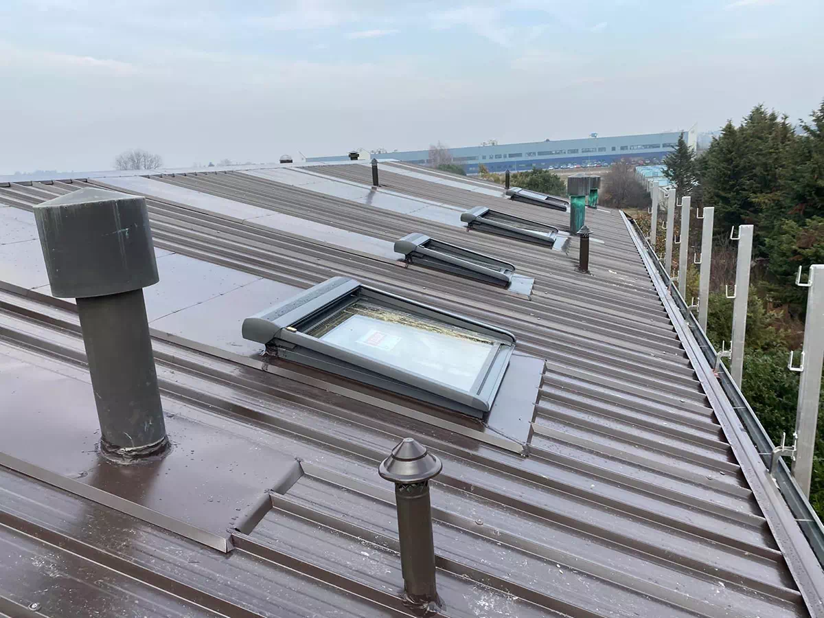 Installazione-lucernari-e-finestre-sul-tetto-a-Milano-Como